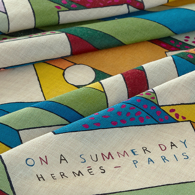 HERMES スカーフ On a Summer Day giant triangleトライアングル On a Summer Day giant triangle | Hermès Australia